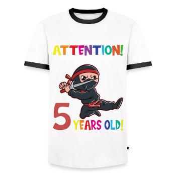 Anniversaire Ninja Boy J'ai maintenant 5 ans - T-shirt contrasté Homme - blanc/noir - Devant - AI Model Female 172 light (172cm) & AI Model Male 178 dark (178cm)