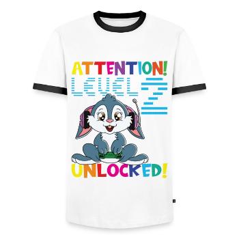 Attention Niveau 2 Anniversaire débloqué - T-shirt contrasté Homme - blanc/noir - Devant - AI Model Female 172 light (172cm) & AI Model Male 178 dark (178cm)