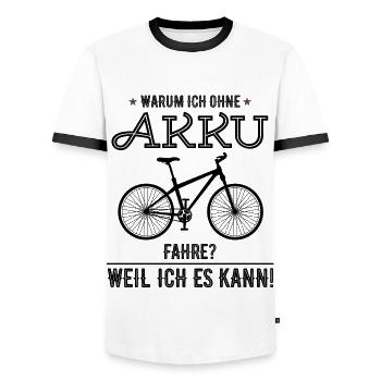 Warum ich mit Akku fahre weil ich es kann e-Bike - Männer Kontrast-T-Shirt - Weiß/Schwarz - Vorne - AI Model Female 172 light (172cm) & AI Model Male 178 dark (178cm)