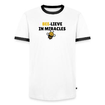 Abeille-lieve dans les miracles - T-shirt contrasté Homme - blanc/noir - Devant - AI Model Female 172 light (172cm) & AI Model Male 178 dark (178cm)