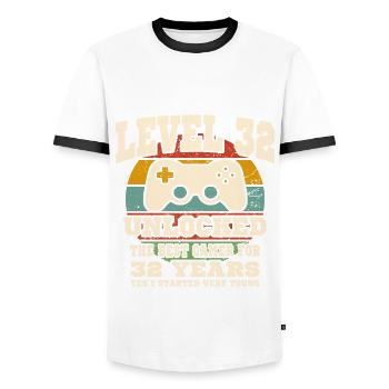 Stufe 32 freigeschaltet – 32. Jahrestag - Männer Kontrast-T-Shirt - Weiß/Schwarz - Vorne - AI Model Female 172 light (172cm) & AI Model Male 178 dark (178cm)