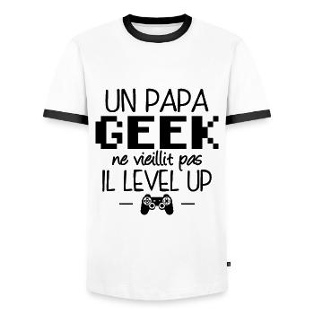 Un papa geek ne vieillit pas il level up - T-shirt contrasté Homme - blanc/noir - Devant - AI Model Female 172 light (172cm) & AI Model Male 178 dark (178cm)