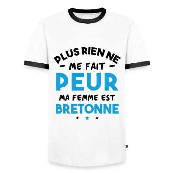 Humour cadeau Pas peur, ma femme est Bretonne - T-shirt contrasté Homme - blanc/noir - Devant - AI Model Female 172 light (172cm) & AI Model Male 178 dark (178cm)
