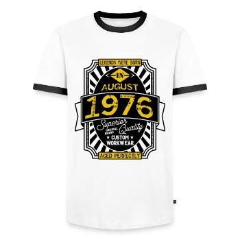 AUGUST 1976 - Männer Kontrast-T-Shirt - Weiß/Schwarz - Vorne - AI Model Female 172 light (172cm) & AI Model Male 178 dark (178cm)
