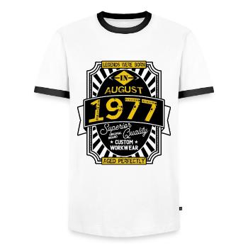 AUGUST 1977 - Männer Kontrast-T-Shirt - Weiß/Schwarz - Vorne - AI Model Female 172 light (172cm) & AI Model Male 178 dark (178cm)