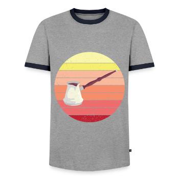 Retro Türkischer Kaffee Cezve Outfit - Männer Kontrast-T-Shirt - Grau/Navy  - Vorne - AI Model Female 172 light (172cm) & AI Model Male 178 light (178cm)