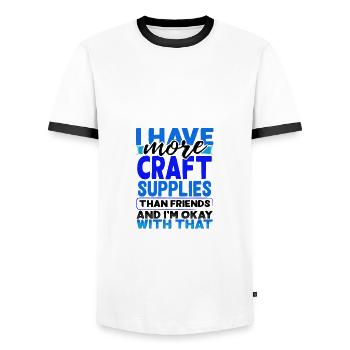 Crafter ont plus de fournitures d’artisanat que les amis ok - T-shirt contrasté Homme - blanc/noir - Devant - AI Model Female 172 light (172cm) & AI Model Male 178 dark (178cm)