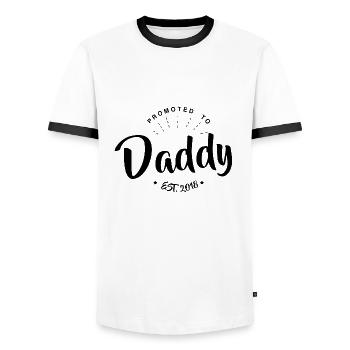 DADDY PÈRE est. 2018 - T-shirt contrasté Homme - blanc/noir - Devant - AI Model Female 172 light (172cm) & AI Model Male 178 dark (178cm)