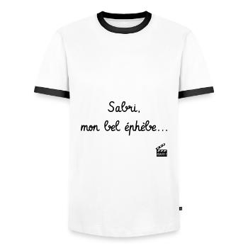 Sabri, mon bel éphèbe... Citation Série H - Humour - T-shirt contrasté Homme - blanc/noir - Devant - AI Model Female 172 light (172cm) & AI Model Male 178 dark (178cm)