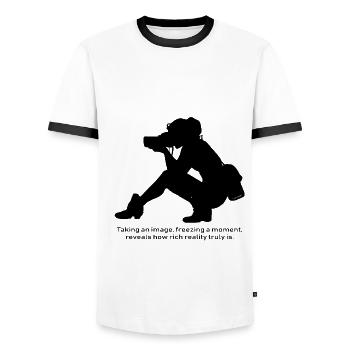 Photographer freezing moment Image (b) - Männer Kontrast-T-Shirt - Weiß/Schwarz - Vorne - AI Model Female 172 light (172cm) & AI Model Male 178 dark (178cm)