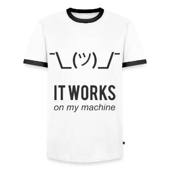 It works on my machine Funny Programmer Design - Männer Kontrast-T-Shirt - Weiß/Schwarz - Vorne - AI Model Female 172 light (172cm) & AI Model Male 178 dark (178cm)