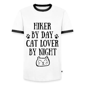 Randonneur de jour. Amoureux des chats la nuit. - T-shirt contrasté Homme - blanc/noir - Devant - AI Model Female 172 light (172cm) & AI Model Male 178 dark (178cm)