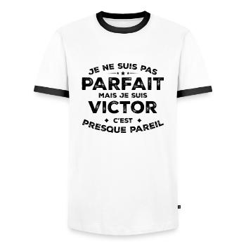 Victor Un Prénom, Une Attitude L’Humour Victor - T-shirt contrasté Homme - blanc/noir - Devant - AI Model Female 172 light (172cm) & AI Model Male 178 dark (178cm)