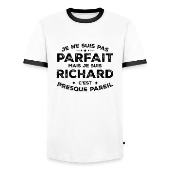 Richard Un Prénom, Une Attitude L’Humour Richard - T-shirt contrasté Homme - blanc/noir - Devant - AI Model Female 172 light (172cm) & AI Model Male 178 dark (178cm)