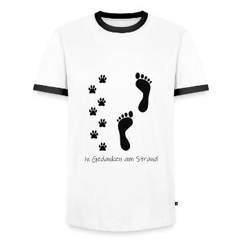 In Gedanken mit Hund am Strand - Männer Kontrast-T-Shirt - Weiß/Schwarz - Vorne - AI Model Female 172 light (172cm) & AI Model Male 178 dark (178cm)