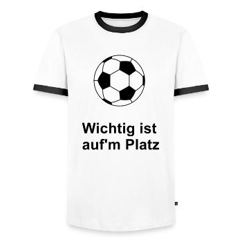 Wichtig ist aufm Platz - Alte Fußball-Weisheit - Männer Kontrast-T-Shirt - Weiß/Schwarz - Vorne - AI Model Female 172 light (172cm) & AI Model Male 178 dark (178cm)