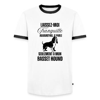 Chien doux basset hound - T-shirt contrasté Homme - blanc/noir - Devant - AI Model Female 172 light (172cm) & AI Model Male 178 dark (178cm)