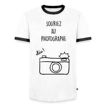 photographe coque téléphone - T-shirt contrasté Homme - blanc/noir - Devant - AI Model Female 172 light (172cm) & AI Model Male 178 dark (178cm)