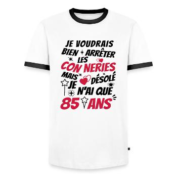 conneries 85 ans / humour anniversaire 85 ans - T-shirt contrasté Homme - blanc/noir - Devant - AI Model Female 172 light (172cm) & AI Model Male 178 dark (178cm)