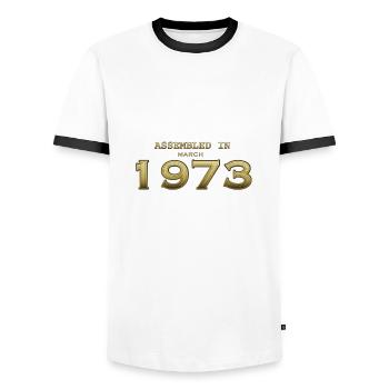 Assemblé en mars 1973 - T-shirt contrasté Homme - blanc/noir - Devant - AI Model Female 172 light (172cm) & AI Model Male 178 dark (178cm)