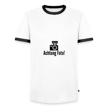 Achtung Foto! - Männer Kontrast-T-Shirt - Weiß/Schwarz - Vorne - AI Model Female 172 light (172cm) & AI Model Male 178 dark (178cm)