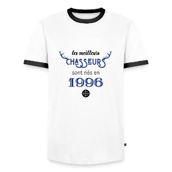 Anniversaire chasseur 1996 - T-shirt contrasté Homme - blanc/noir - Devant - AI Model Female 172 light (172cm) & AI Model Male 178 dark (178cm)