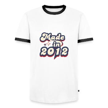 Hergestellt im Jahr 2012 retro - Männer Kontrast-T-Shirt - Weiß/Schwarz - Vorne - AI Model Female 172 light (172cm) & AI Model Male 178 dark (178cm)