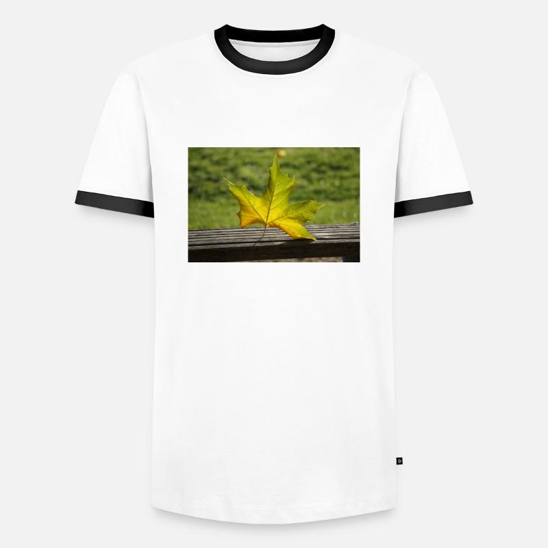 Lonely maple leaf - Men's Ringer Shirt - white/black