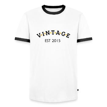 Jahrgang ist 2015 - Männer Kontrast-T-Shirt - Weiß/Schwarz - Vorne - AI Model Female 172 light (172cm) & AI Model Male 178 dark (178cm)