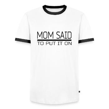Mom's Warmth Chronicles: Bekleidungsausgabe - Männer Kontrast-T-Shirt - Weiß/Schwarz - Vorne - AI Model Female 172 light (172cm) & AI Model Male 178 dark (178cm)