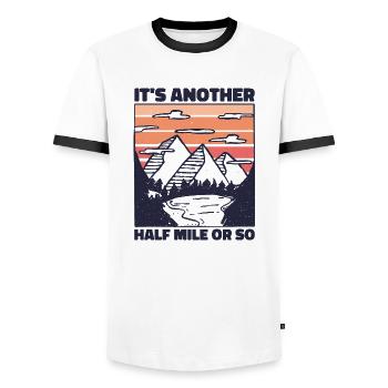 wandern berge natur berg wanderer trekking alpen - Männer Kontrast-T-Shirt - Weiß/Schwarz - Vorne - AI Model Female 172 light (172cm) & AI Model Male 178 dark (178cm)