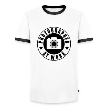 Photographer at work - T-shirt contrasté Homme - blanc/noir - Devant - AI Model Female 172 light (172cm) & AI Model Male 178 dark (178cm)