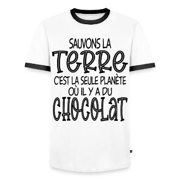 sauvons la terre ou il y a du chocolat - T-shirt contrasté Homme - blanc/noir - Devant - AI Model Female 172 light (172cm) & AI Model Male 178 dark (178cm)
