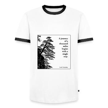 A journey of a thousand miles - Laozi - Männer Kontrast-T-Shirt - Weiß/Schwarz - Vorne - AI Model Female 172 light (172cm) & AI Model Male 178 dark (178cm)