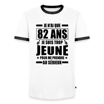 je n ai que 82 ans / cadeau anniversaire 82 ans - T-shirt contrasté Homme - blanc/noir - Devant - AI Model Female 172 light (172cm) & AI Model Male 178 dark (178cm)