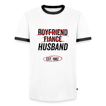 Freund Verlobter Ehemann Est 1982 - Männer Kontrast-T-Shirt - Weiß/Schwarz - Vorne - AI Model Female 172 light (172cm) & AI Model Male 178 dark (178cm)