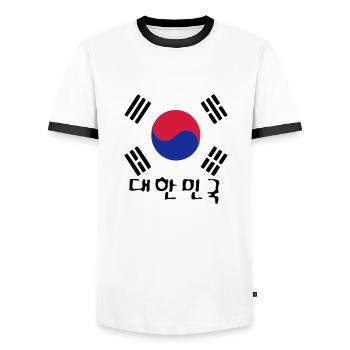 Corée du Sud drapeau et txt coréen - T-shirt contrasté Homme - blanc/noir - Devant - AI Model Female 172 light (172cm) & AI Model Male 178 dark (178cm)