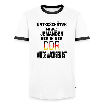DDR Flag Design auf Kleidung - Männer Kontrast-T-Shirt - Weiß/Schwarz - Vorne - AI Model Female 172 light (172cm) & AI Model Male 178 dark (178cm)