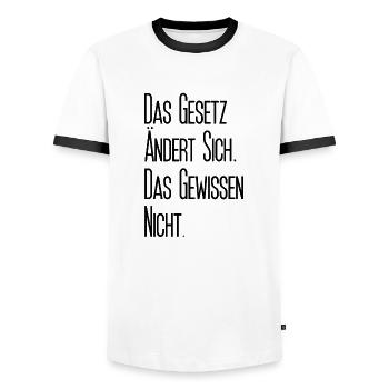 Das Gesetz ändert sich. Das Gewissen nicht. - Männer Kontrast-T-Shirt - Weiß/Schwarz - Vorne - AI Model Female 172 light (172cm) & AI Model Male 178 dark (178cm)