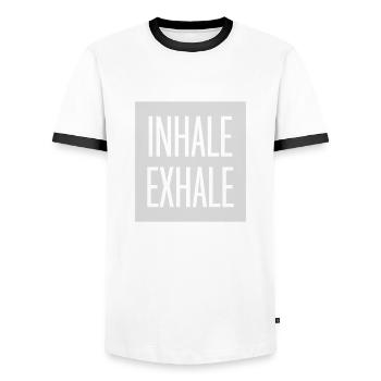 Inspirez expirez Yoga citation - T-shirt contrasté Homme - blanc/noir - Devant - AI Model Female 172 light (172cm) & AI Model Male 178 dark (178cm)