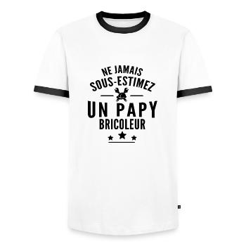 jamais sous estimez un papy bricoleur - T-shirt contrasté Homme - blanc/noir - Devant - AI Model Female 172 light (172cm) & AI Model Male 178 dark (178cm)