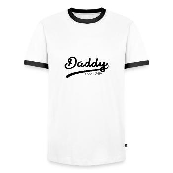 DADDY DEPUIS 2014 PÈRE PAPA PÈRES cadeau pour la fête - T-shirt contrasté Homme - blanc/noir - Devant - AI Model Female 172 light (172cm) & AI Model Male 178 dark (178cm)