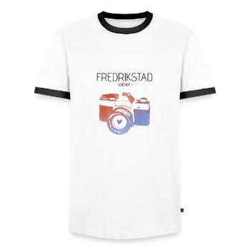 Fredrikstad, Norwegen - Männer Kontrast-T-Shirt - Weiß/Schwarz - Vorne - AI Model Female 172 light (172cm) & AI Model Male 178 dark (178cm)