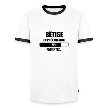 Bêtise en préparation - Humour - Drôle - Blague - T-shirt contrasté Homme - blanc/noir - Devant - AI Model Female 172 light (172cm) & AI Model Male 178 dark (178cm)