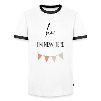 HI I'M NEW HERE | Baby Body Geschenk - Männer Kontrast-T-Shirt - Weiß/Schwarz - Vorne - AI Model Female 172 light (172cm) & AI Model Male 178 dark (178cm)