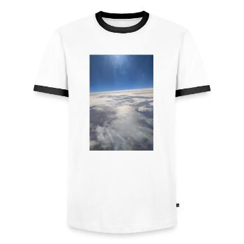 skyphotography 10 - Männer Kontrast-T-Shirt - Weiß/Schwarz - Vorne - AI Model Female 172 light (172cm) & AI Model Male 178 dark (178cm)
