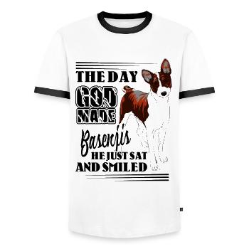 Der Tag, an dem Gott Basenjis machte, saß er nur und lächelte - Männer Kontrast-T-Shirt - Weiß/Schwarz - Vorne - AI Model Female 172 light (172cm) & AI Model Male 178 dark (178cm)