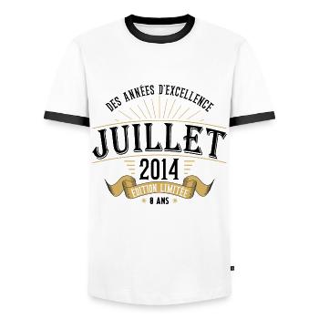 8 Ans Anniversaire Vintage Né(e) en Juillet 2014 - T-shirt contrasté Homme - blanc/noir - Devant - AI Model Female 172 light (172cm) & AI Model Male 178 dark (178cm)