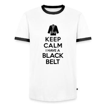 Bewahren Sie Ruhe, ich habe einen schwarzen Gürtel - Männer Kontrast-T-Shirt - Weiß/Schwarz - Vorne - AI Model Female 172 light (172cm) & AI Model Male 178 dark (178cm)