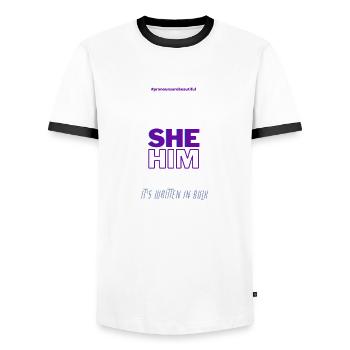 #pronounsarebeautiful she/him - T-shirt contrasté Homme - blanc/noir - Devant - AI Model Female 172 light (172cm) & AI Model Male 178 dark (178cm)